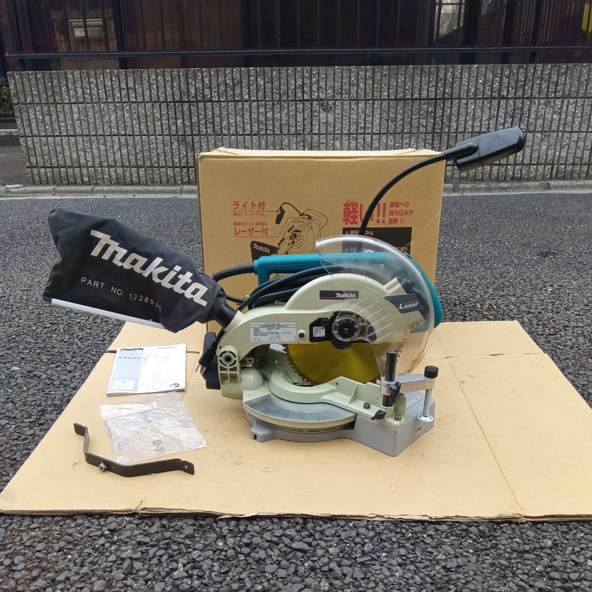 大特価！！！　★即決23000円★　LS0840FL　マキタ　MAKITA　卓上マルノコ　丸のこ　丸ノコ_画像1