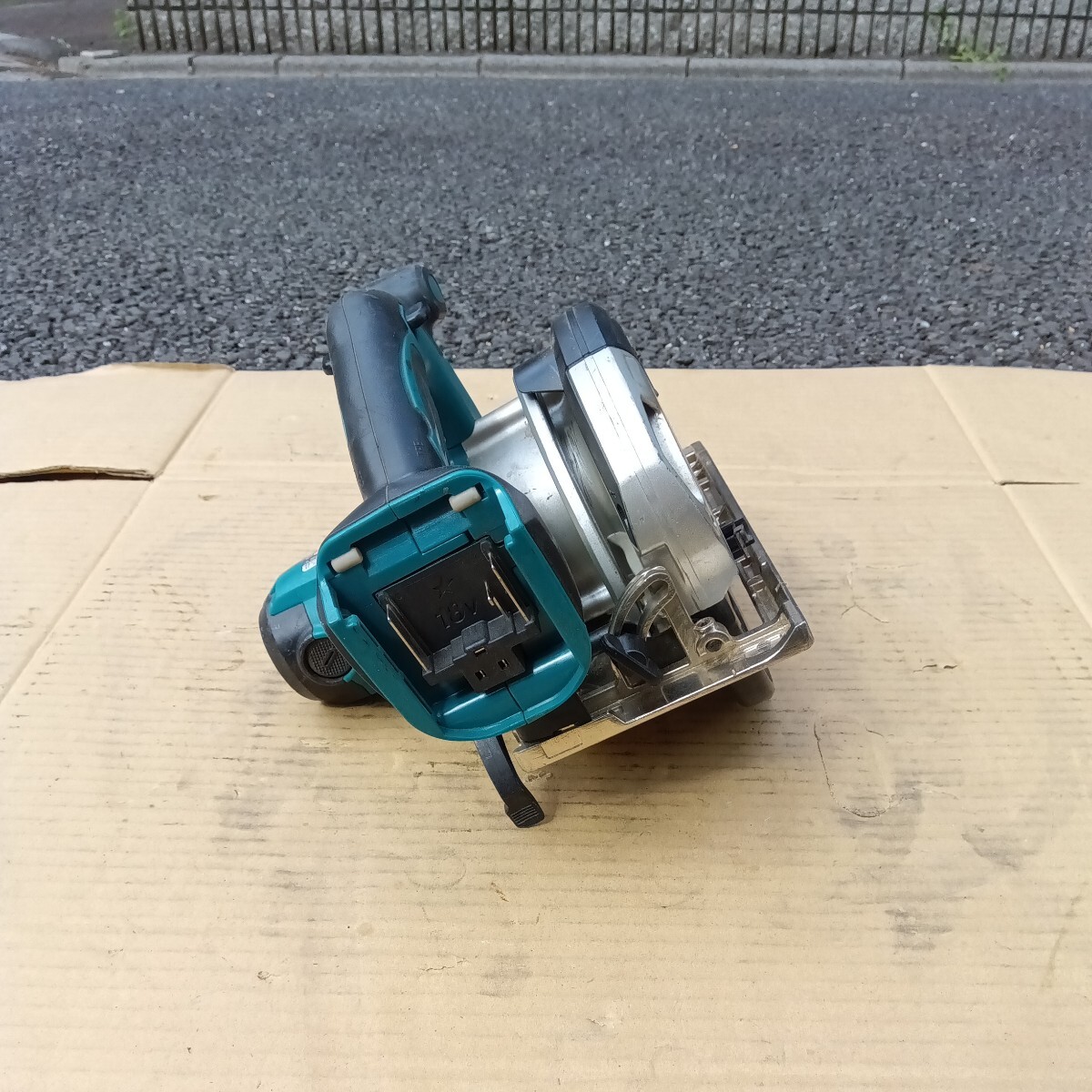 大特価！！！ ★即決8900円★ HS630D マキタ MAKITA 充電式マルノコ 丸のこ 丸ノコの画像3