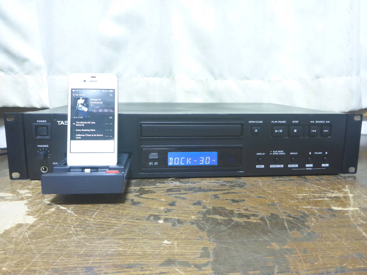 TASCAM　　Cd-200iL Iphone iPodドック搭載業務用CDプレーヤー　タスカム_画像1