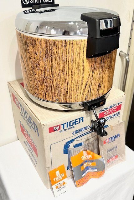 美品！タイガー 業務用特選品 業務用電子ジャー 炊きたて JHA-5400 保温専用 3升 動作品の画像1