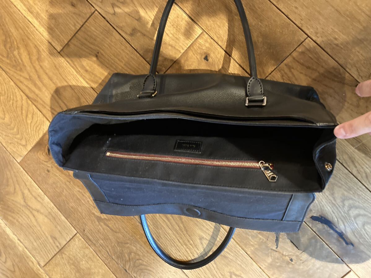 美品 近年モデル Paul Smith ポールスミス ビジネスバッグ トート 肩掛け ワンショルダーバッグ レザー 本革 黒 ブラック A4 メンズの画像3