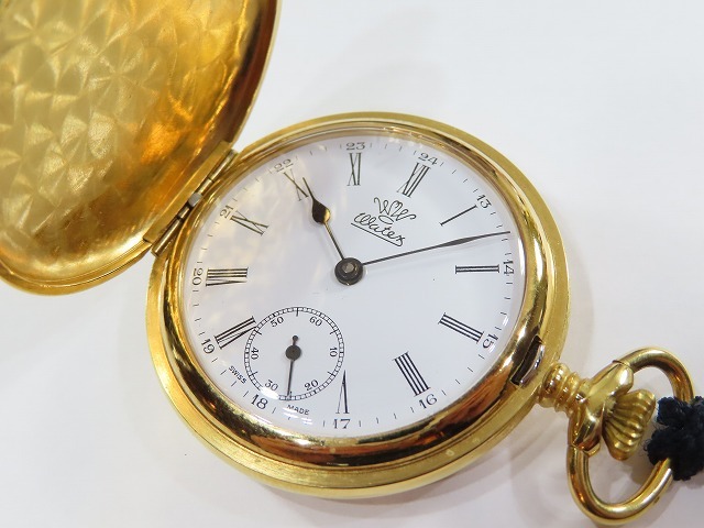 古いスイスの手巻懐中時計 ハンターケース 金色 紐付 中古良品！の画像1