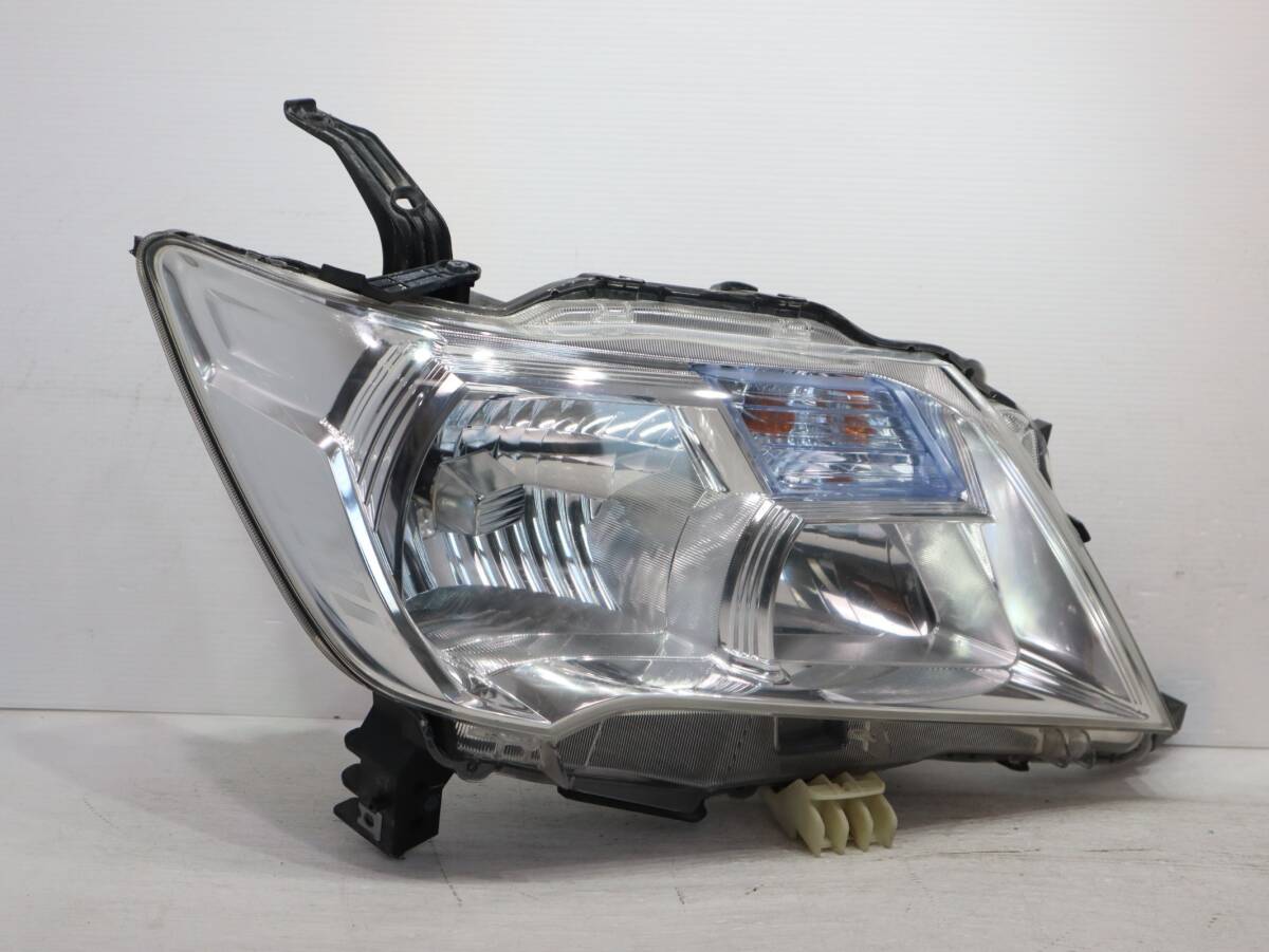 キレイ HID 【コーティング済】キセノン 迅速発送 車検〇 KOITO 100-23097 迅速発送 管理BR42-5 セレナ C26 NC26 FC26 ヘッドライト 左右の画像3