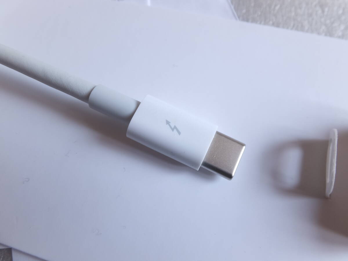  б/у Apple Thunderbolt 3 (USB-C) - Thunderbolt 2 адаптер A1790