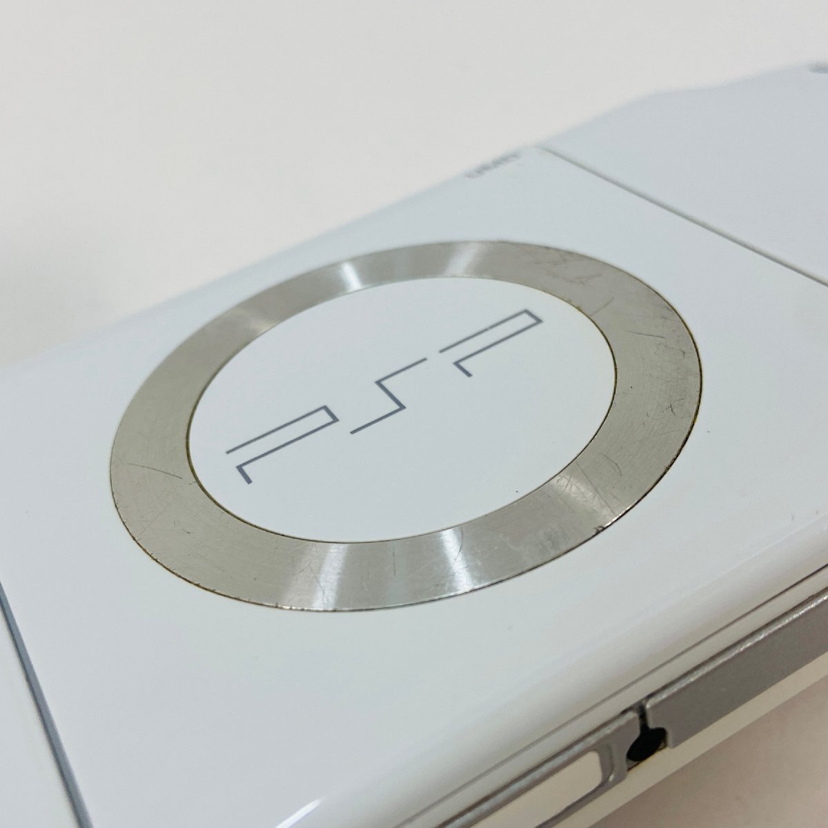 【641-1193u】●1円スタート● SONY ソニー PlayStation Portable PSP セラミック・ホワイト PSP-2000【ジャンク】_画像9