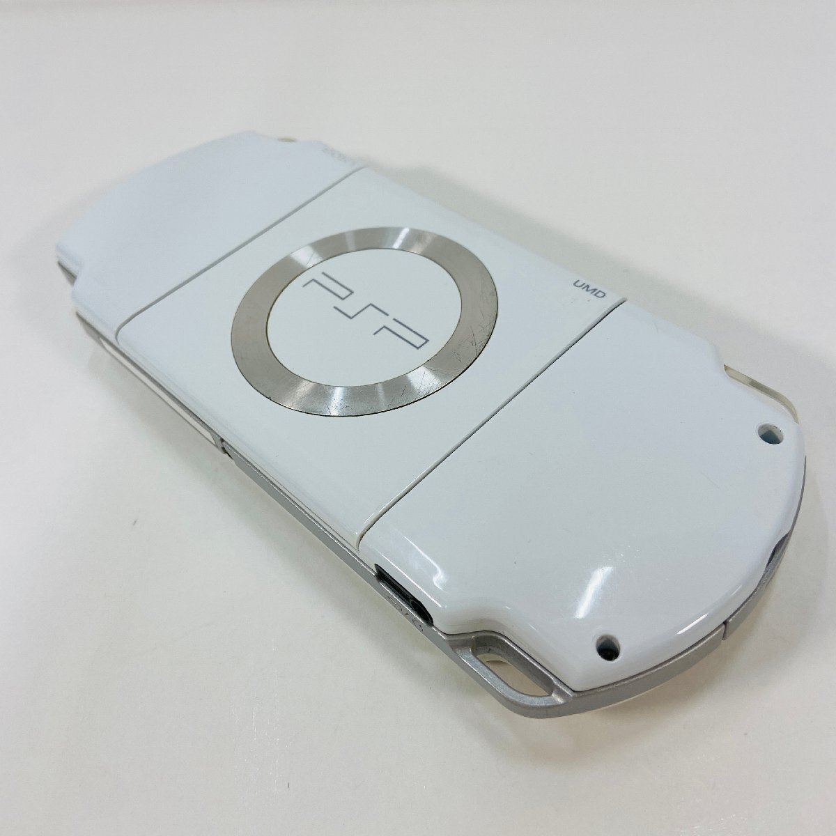 【641-1193u】●1円スタート● SONY ソニー PlayStation Portable PSP セラミック・ホワイト PSP-2000【ジャンク】_画像2