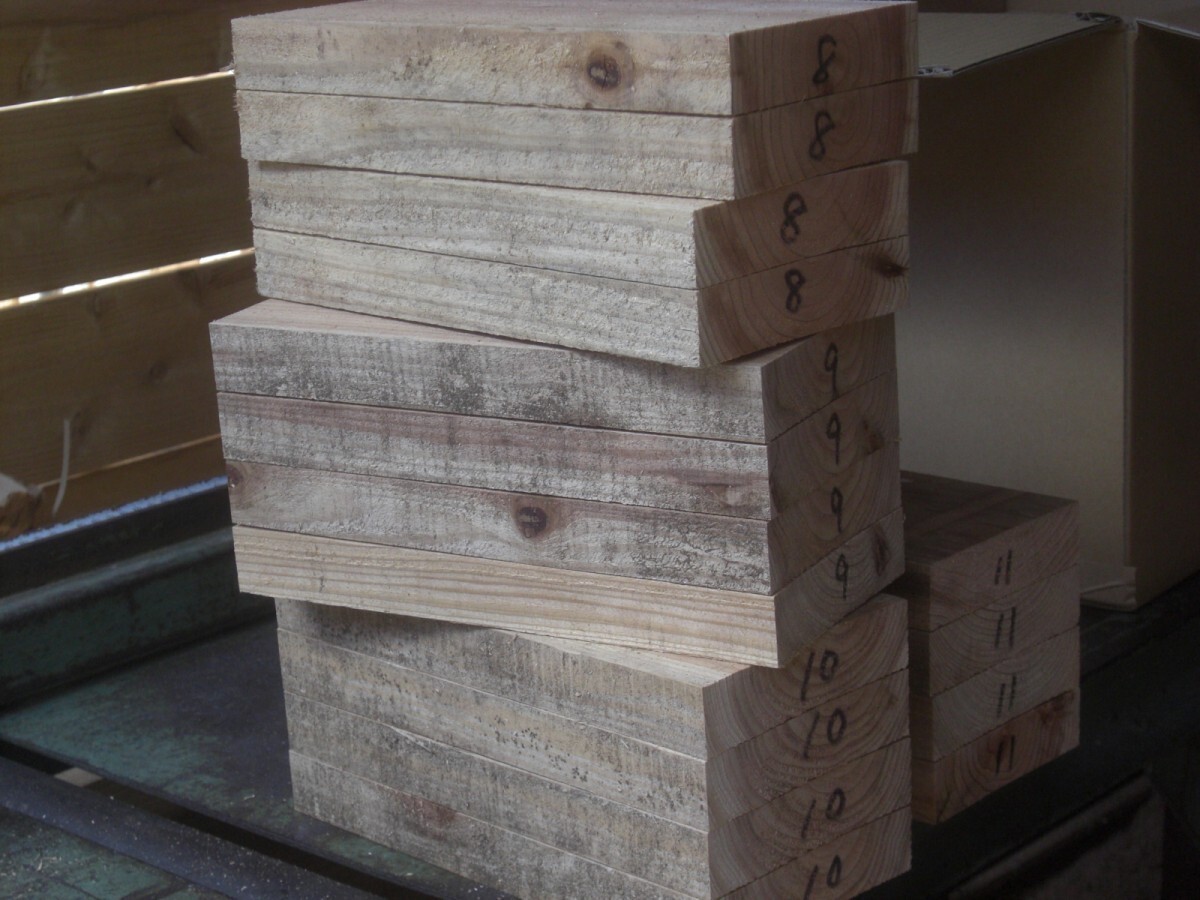杉 日本蜜蜂巣箱材 自然乾燥灰汁抜き済み 276mm（長）×24ｍｍ（厚）×150ｍｍ幅 40枚：ヤマト便Fサイズの画像4