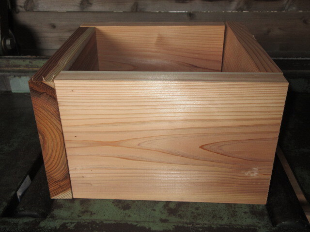 無節 日本蜜蜂巣箱材 人工乾燥 4面プレーナー 27ｃｍ×30ｍｍ厚×180ｍｍ幅 32枚入り：送料クロネコ便Ｆサイズの画像1