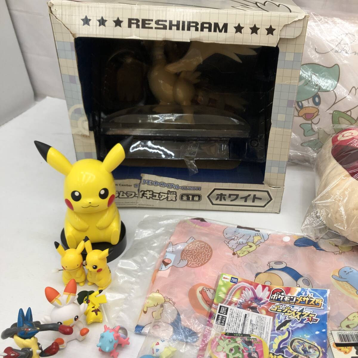 ポケットモンスター グッズ＆ぬいぐるみまとめ レシラム フィギュア ピカチュウ パモ ラプラス ニャオハ カビゴン ポケモンの画像5