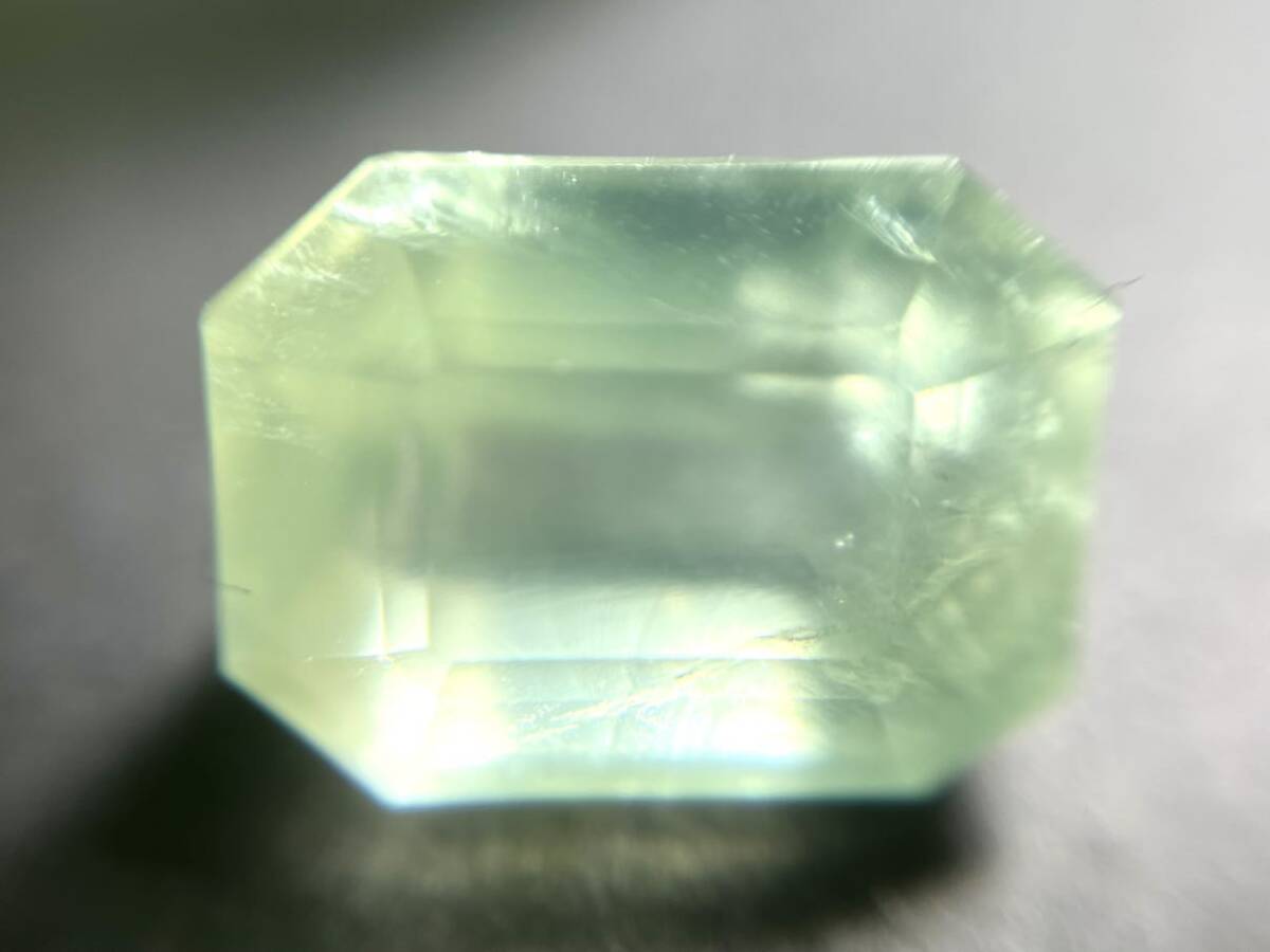 プレナイト たっぷり大粒　9.82ct 13.8x10.4mm オクタゴン　天然グリーン　宝石　アフリカ_画像1