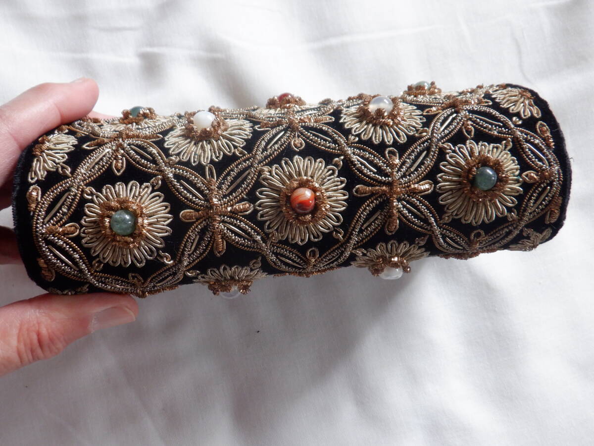 小形　　ハンドバッグ 　 ポーチ　　金糸の刺繍　貴石の装飾　　　アンティーク風　　　高級品　　　 美品_画像4