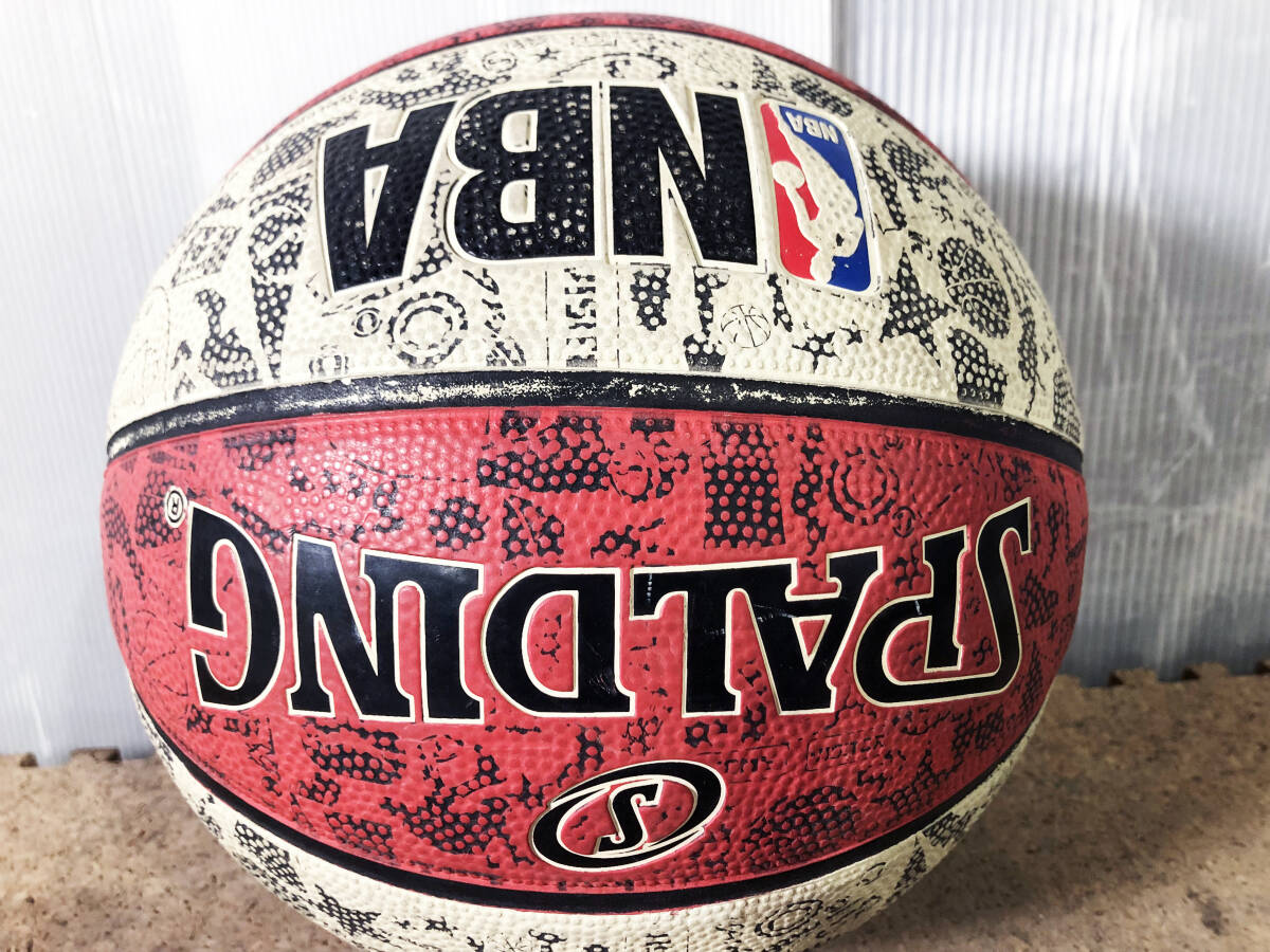 ◎★ 中古★SPALDING/スポルディング グラフィティ バスケットボール 7号球 レッド 【SPALDING/7号】DA2Hの画像4