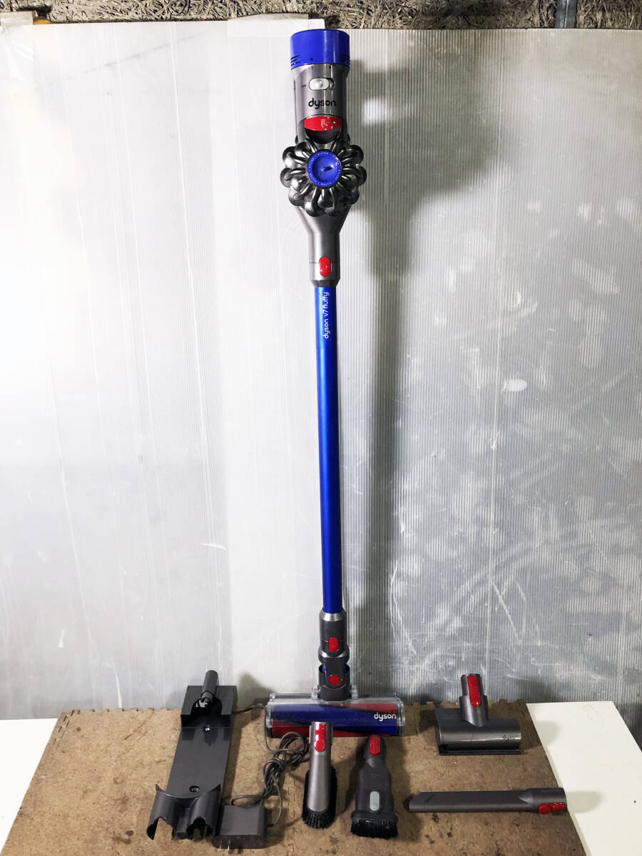 ◎★ 中古★dyson/ダイソン　v7 fluffy　コードレスクリーナー　充電式掃除機　サイクロン式【SV11/HH11】D7A1_画像1