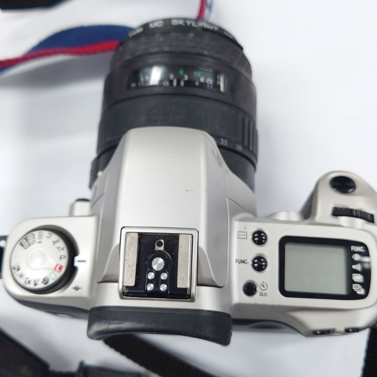 I934 カメラ Canon EOS kiss キヤノン SIGMA UC ZOOM 28-70mm 1:3.5-4.5 フィルムカメラ 中古 ジャンク品 訳あり _画像2