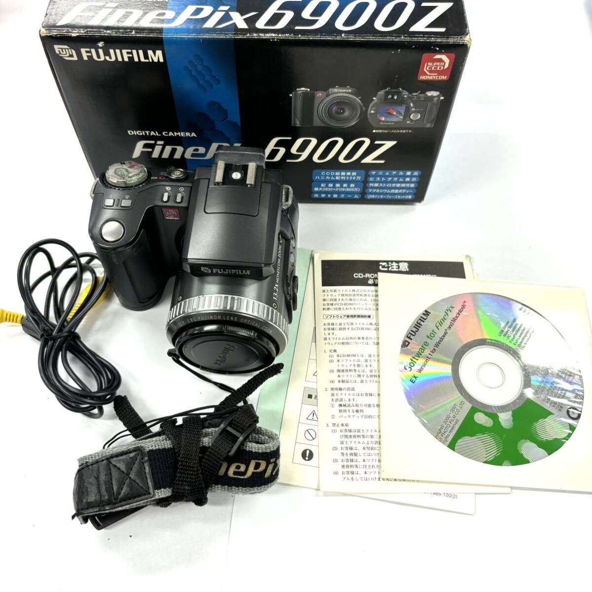 H2877 デジタルカメラ FUJIFILM FinePix 6900Z 13.2× HONEYCOM ZOOM SUPER-EBC FUJINON LENS OPTICAL 1:2.8-3.1 f＝7.8-46.8mm 中古の画像1