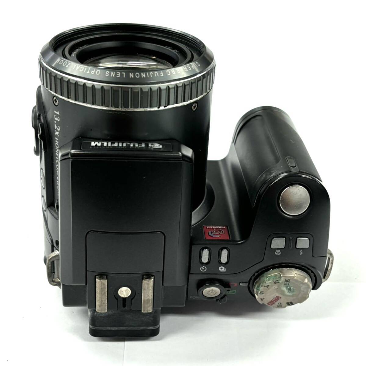 H2877 デジタルカメラ FUJIFILM FinePix 6900Z 13.2× HONEYCOM ZOOM SUPER-EBC FUJINON LENS OPTICAL 1:2.8-3.1 f＝7.8-46.8mm 中古