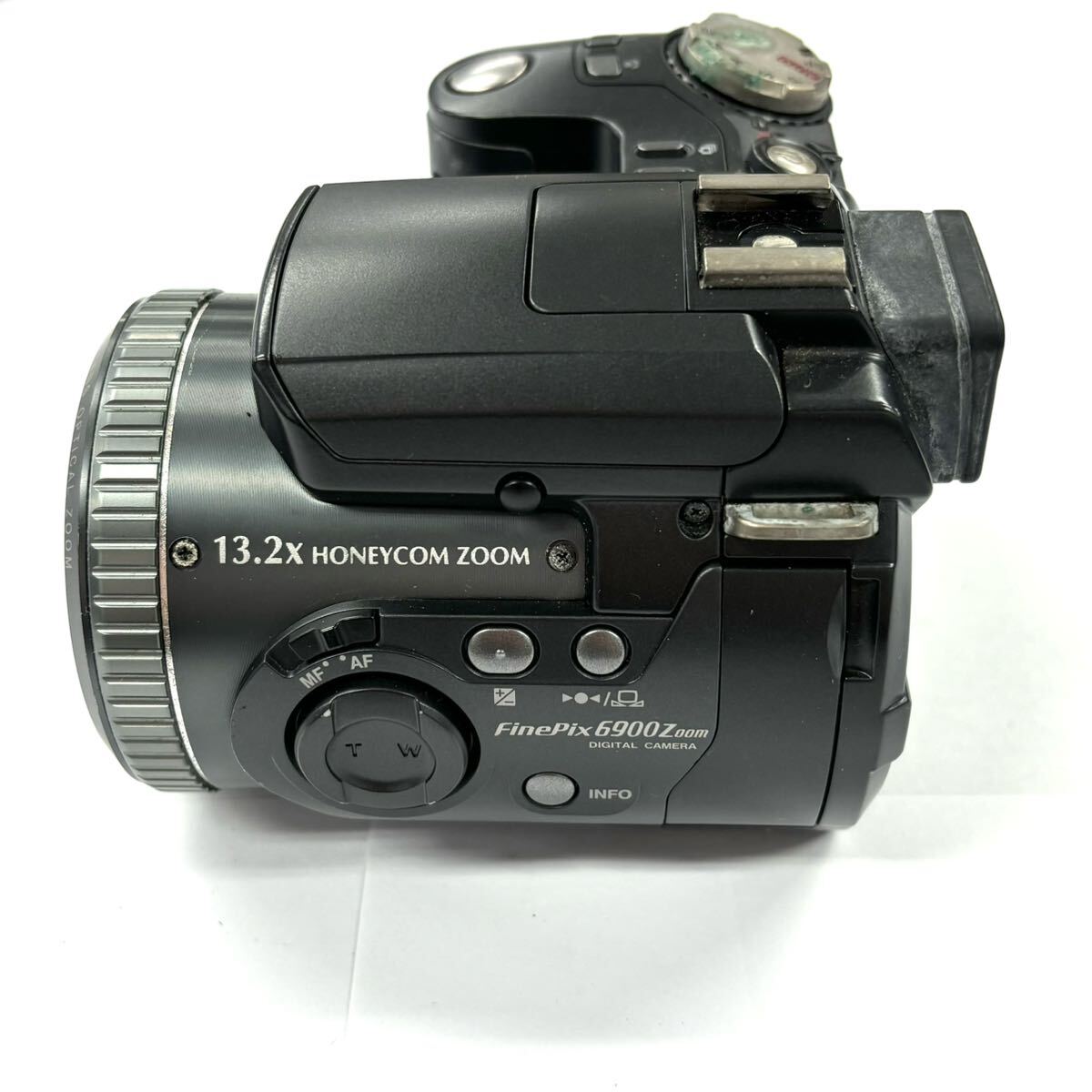 H2877 デジタルカメラ FUJIFILM FinePix 6900Z 13.2× HONEYCOM ZOOM SUPER-EBC FUJINON LENS OPTICAL 1:2.8-3.1 f＝7.8-46.8mm 中古