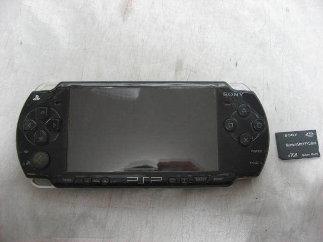 PSP プレイステーション・ポータブル ピアノ・ブラック PSP-2000 本体 ゲーム機 現状品の画像1