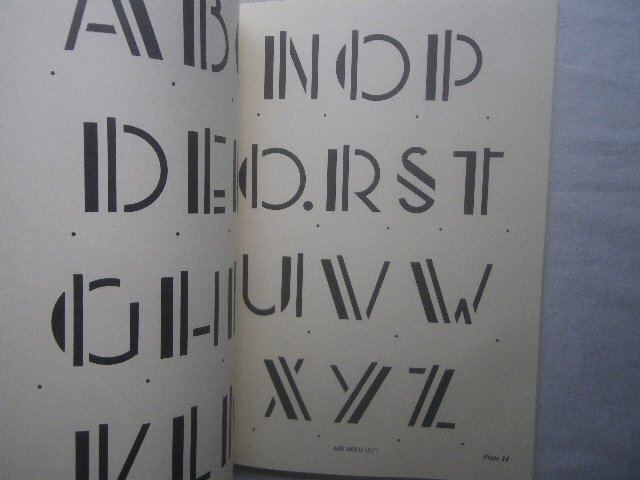 アルファベット デザイン 洋書 Alphabet Cut & Use Stencils装飾文字 タイポグラフィ/書体デザイン/レタリング/Roman Stencil/Futura Black_画像3