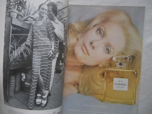 1973年 Town & Country エドワード・ゴーリー Edward Gorey/カトリーヌ・ドヌーヴ シャネル Catherine Deneuve/ビル・ブラス Bill Blass_画像3