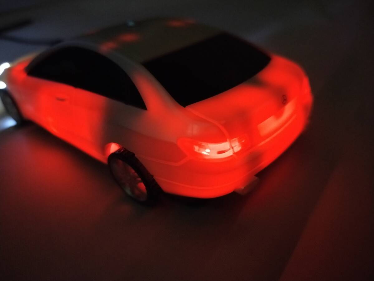 ☆送料無料☆中古☆　Mercedes-Benz E-Class メルセデスベンツ Eクラス マウス　PC mouse　ヘッドライトとテールライトが光ります。_画像2