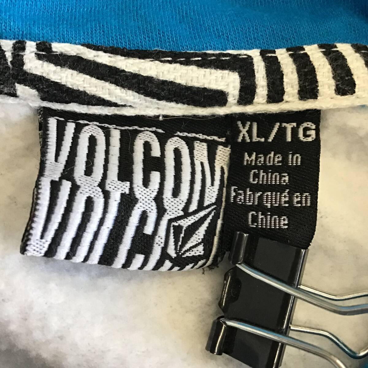 《 H 620》VOLCOM ボルコム パーカー ジップアップ スポーツ スノボー アウトドア XL トップス 1円スタート アメリカ古着 古着卸の画像3