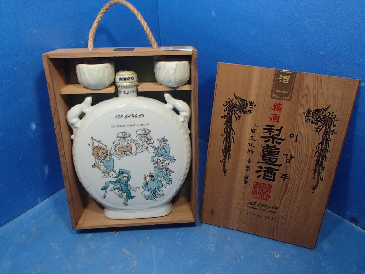 **[ не . штекер редкий ] Корея . sake?. sake /i gun ju керамика бутылка человек культура состояние [ старый Izumi ] качественный продукт специальный дерево коробка + чашечка для сакэ 2 шт есть 1000ml нераспечатанный старый sake не использовался **