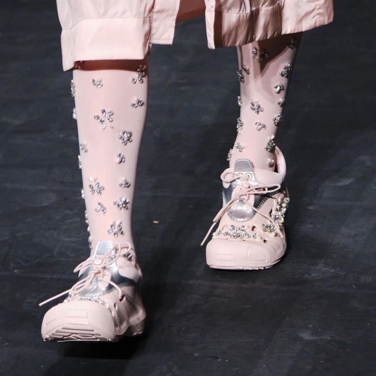 Simone Rocha × Crocs シモーネロシャ クロックス ピンク|Yahoo Simone Rocha × Crocs シモーネロシャ クロックス ピンク|Yahoo