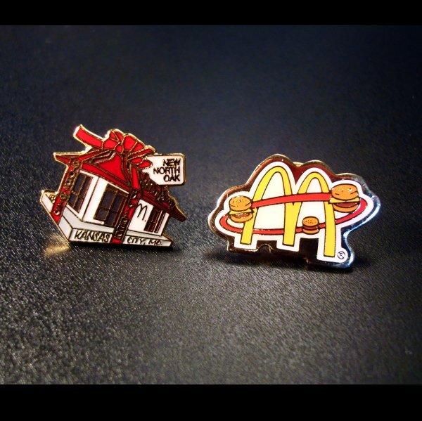 ■マクドナルド McDonald's　ピンバッジ　133　2個セット_サイズＭＭ