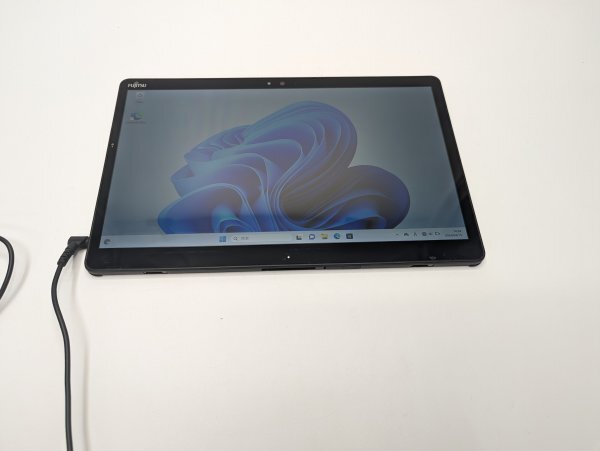 北4蔵出しジャンク品★Fujitsu　ARROWS Tab Q738/SB Core i5 7300-2.6GHz　タブレット_画像1