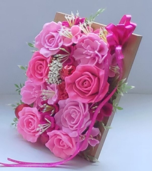 ** felt . made * pink. i frame . flower decoration *