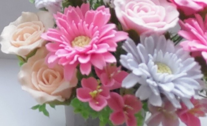 ☆フェルトで作ったピンクのバラの花、ガーベラの花、可愛い花たち☆の画像2