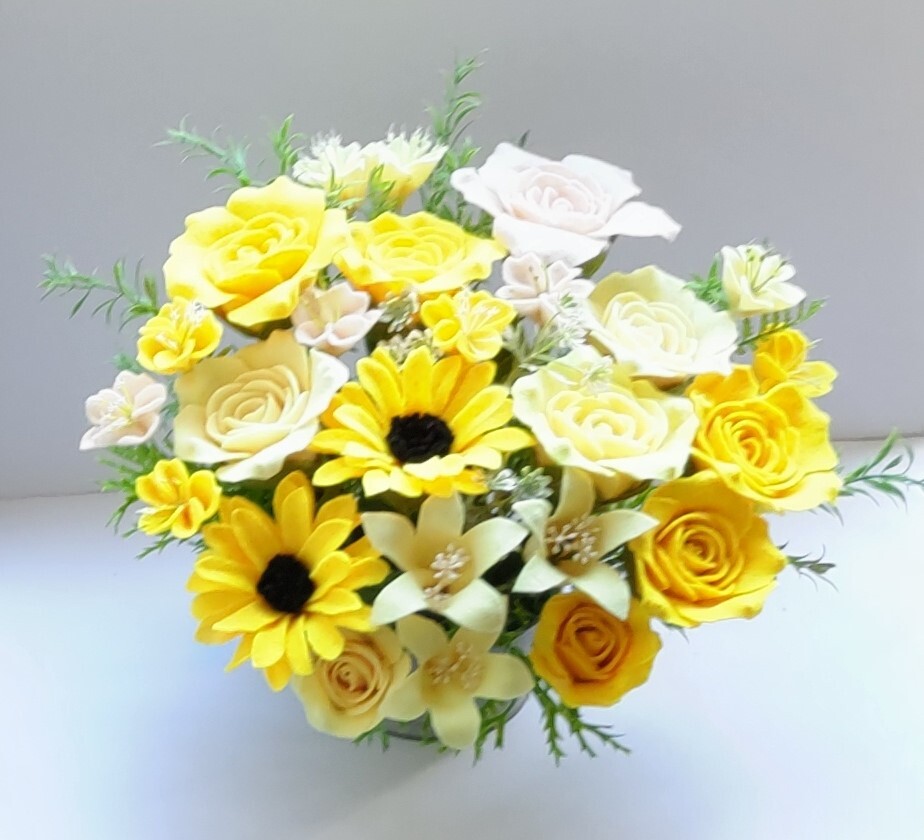 ☆フェルトで作った黄色いバラの花とミニひまわりの花の花、ユリの花、可愛い花たち☆の画像2