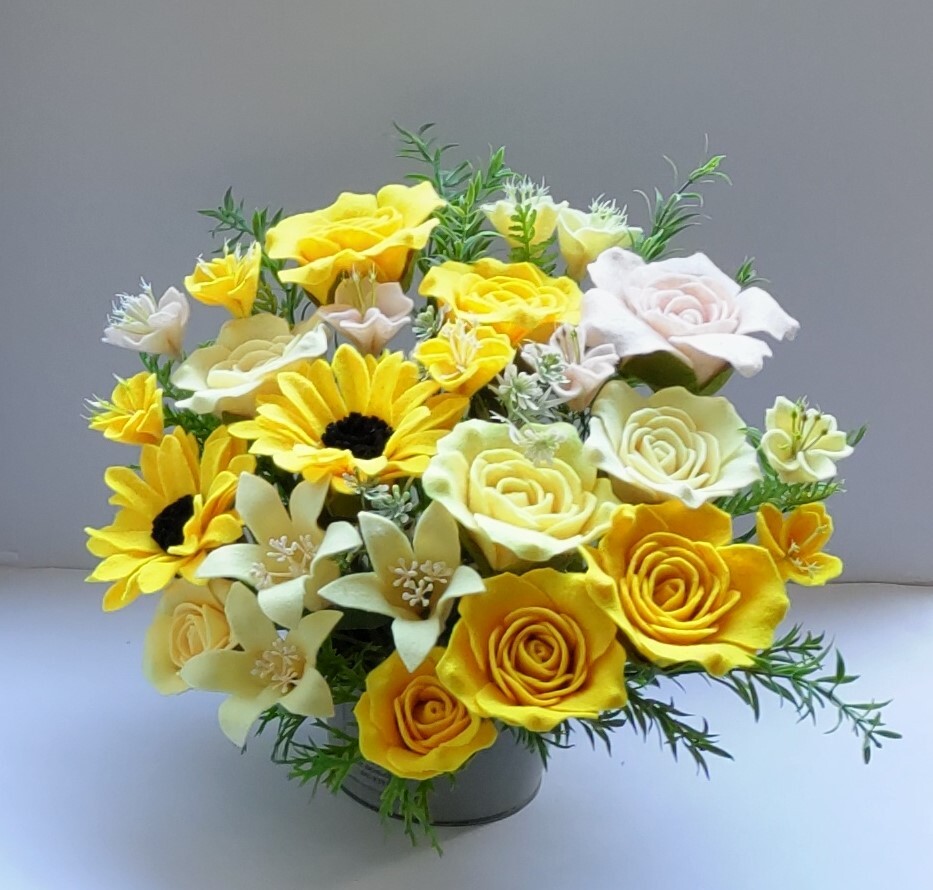 ☆フェルトで作った黄色いバラの花とミニひまわりの花の花、ユリの花、可愛い花たち☆の画像3