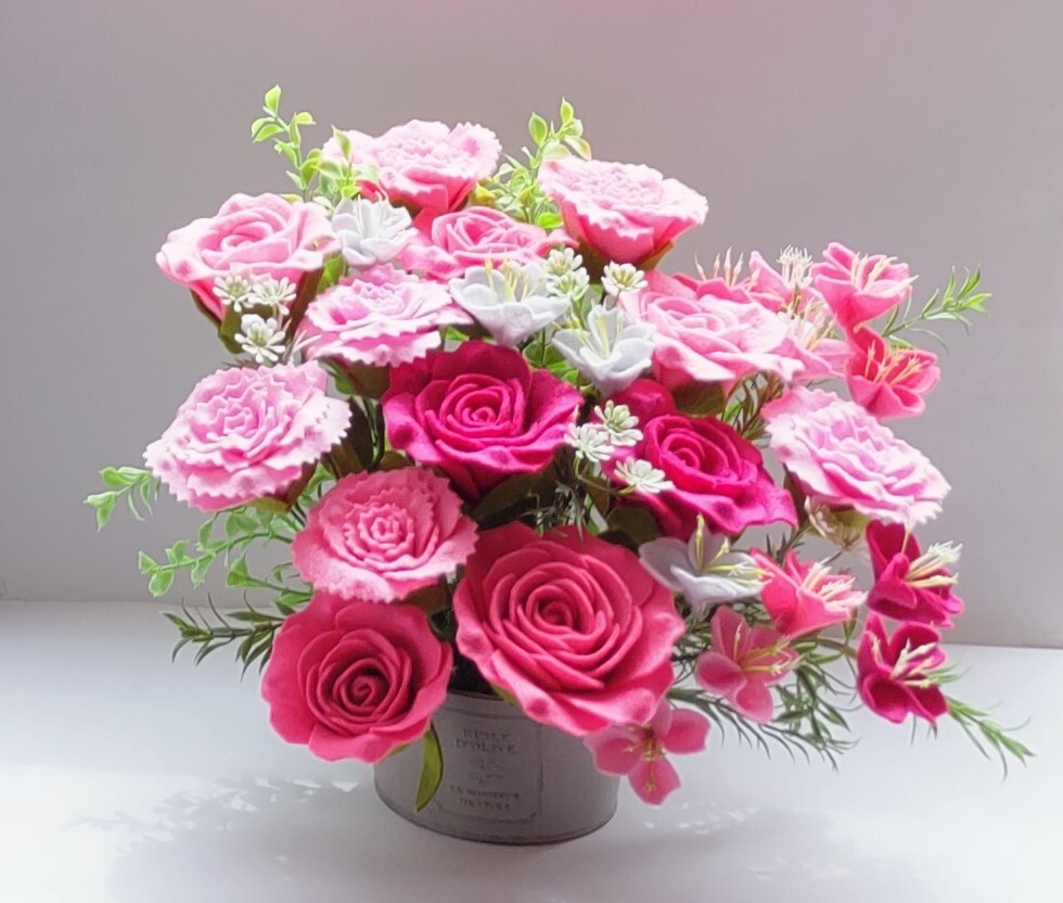 ☆フェルトで作ったピンクのバラの花とカーネーションの花、可愛い花たち☆の画像7