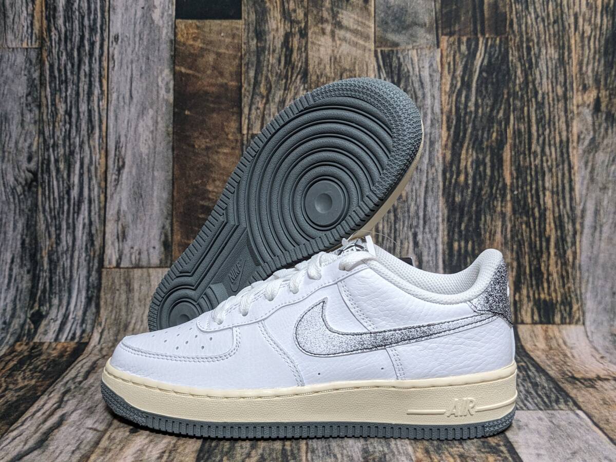 残少 23.0cm/4Y NIKE AIR FORCE 1 LV8 3 GS 検 DX1657-100 ナイキ エアフォース1 LV8 3 ホワイト/ビーチ/スモークグレー 白_画像4