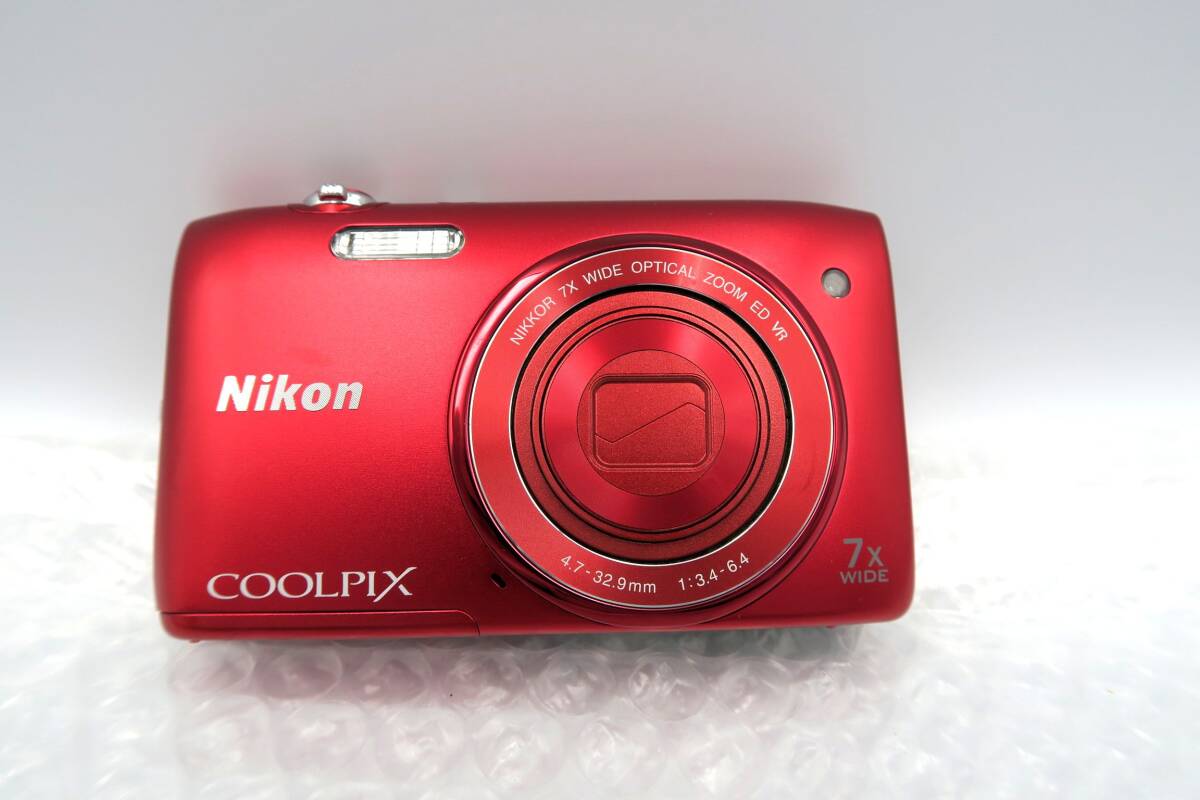 ★【ト足】NIKON ニコン COOLPIX S3500 コンパクト デジタルカメラ 赤 レッド CBZ01ZZA94_画像2