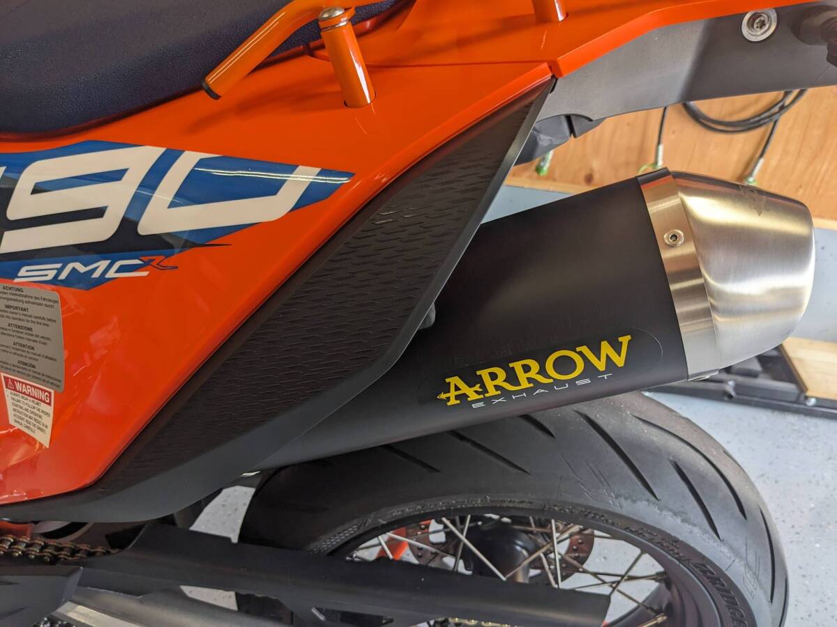 ARROW / アロー KTM 690 smc r / Enduro 2019- Race Tech Dark アルミエキゾースト スリップオンマフラー リンクパイプ付きの画像1