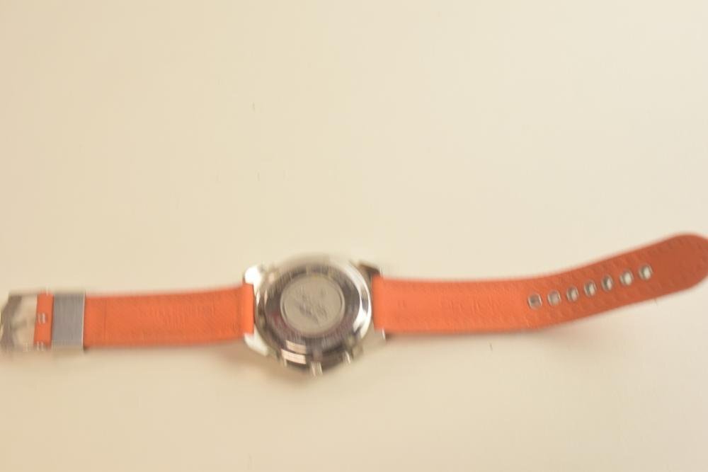 ICH【ジャンク品】 SECTOR 200 chronograph quartz 腕時計 オレンジ クロノグラフ 動作未確認 ジャンク 〈189-240410-ss44-ICH〉_画像5
