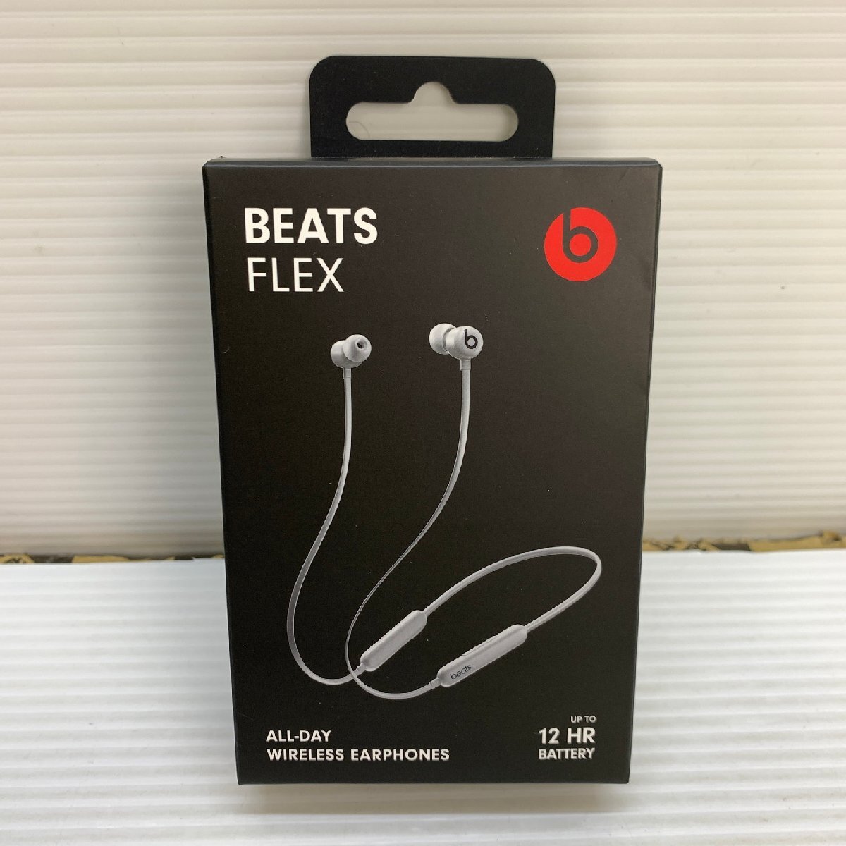 MIN【未使用品】 MSMK Beats Flex ワイヤレスイヤホン MYME2PA/A スモールグレイ 〈93-240402-ME-8-MIN〉_画像1