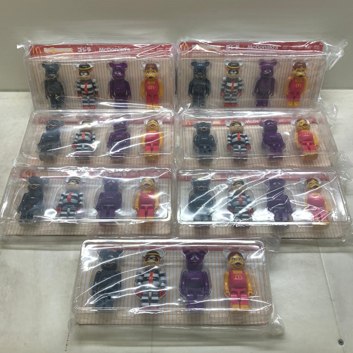 MIN【未使用品】 MSMO BE@RBRICK ベアブリック ゴジラ VS マクドナルド 4体セット まとめ ハンバーグラー ほか 〈55-240414-CN-8-MIN〉_画像1