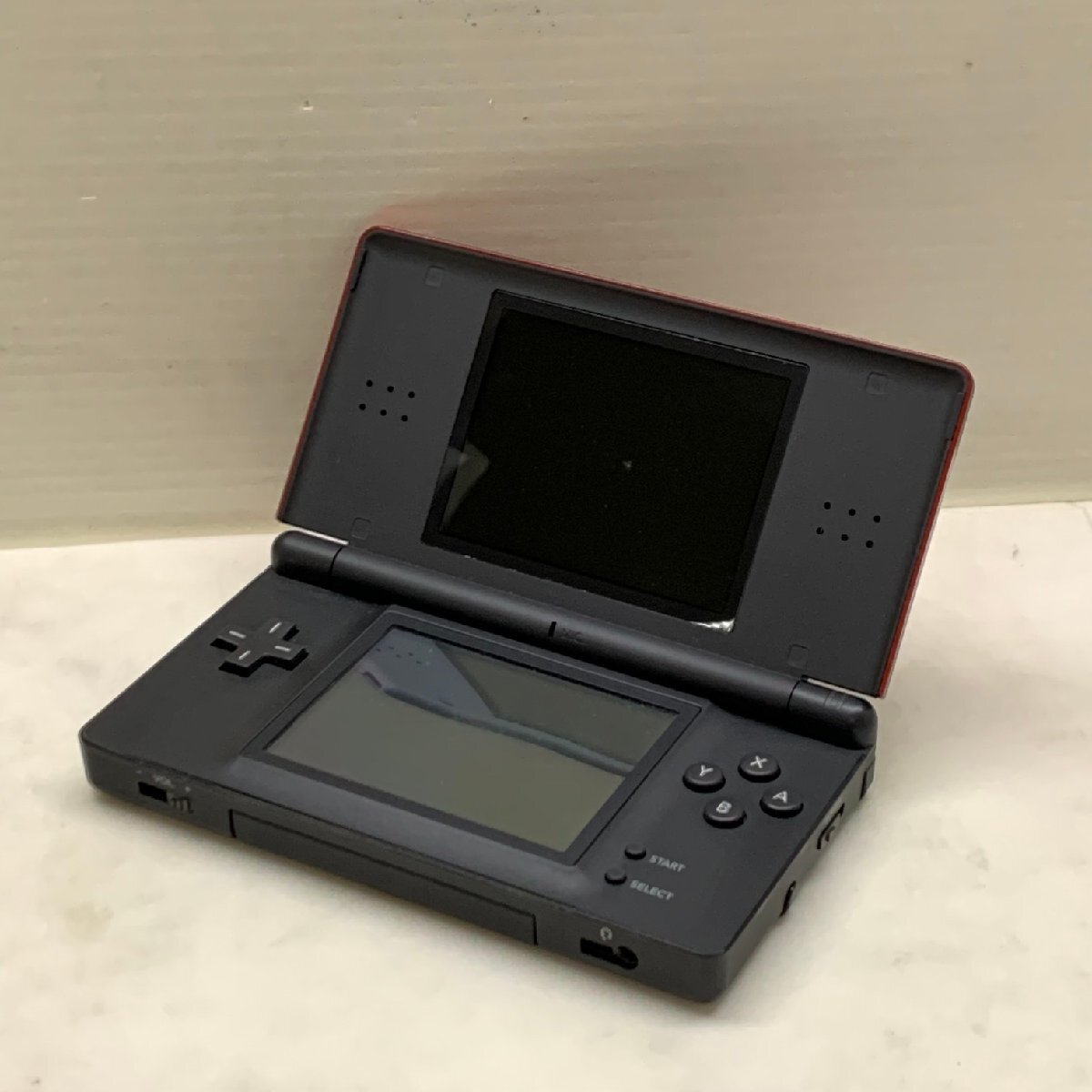 MIN【ジャンク品】 MSMG ニンテンドーDS Lite クリムゾンブラック USG-001 本体 任天堂 ゲーム機 〈23-240427-ME-17-MIN〉の画像1