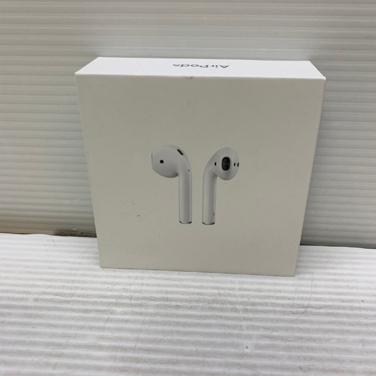 MIN【中古品】 MSMK Apple AirPods with Charging Case 第2世代 MV7N2J/A ワイヤレスイヤホン 〈93-240430-ME-11-MIN〉_画像1