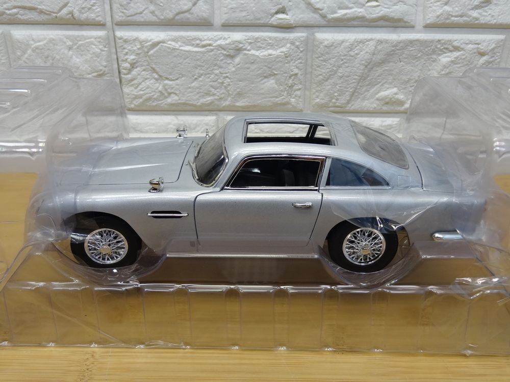 オートワールド/auto world 1/18 ASTON MARTIN DB5 007 NO TIME TO DIE ミニカー アストンマーティン ノータイムトゥダイ_画像2