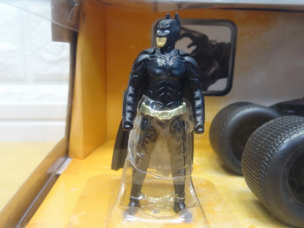 未開封品 JADA TOYS THE DARK KNIGHT BATMOBILE & BATMAN バットモービル&バットマン フィギュアの画像2
