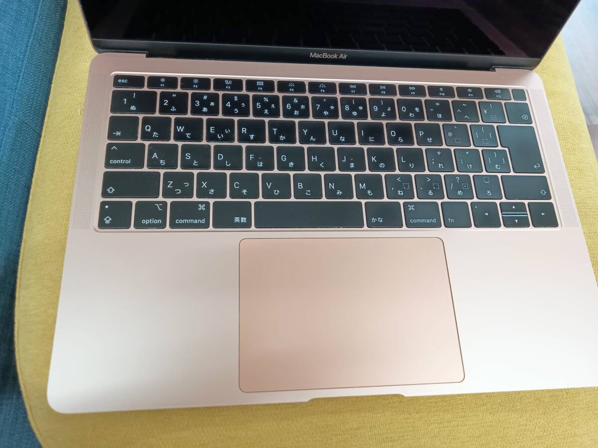 【美品】MacBook Air Retina 13インチ (Mid 2019) Core i5 1.6GHz/8GB/SSD 128GB ゴールド A1932 FVFM2J/A_画像6