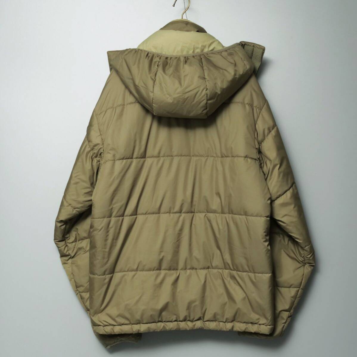 STH2018//*パタゴニア/Patagonia*メンズM/83990 F01/パフジャケット/着脱フード付き/ジップアップブルゾン/カーキ系_画像2