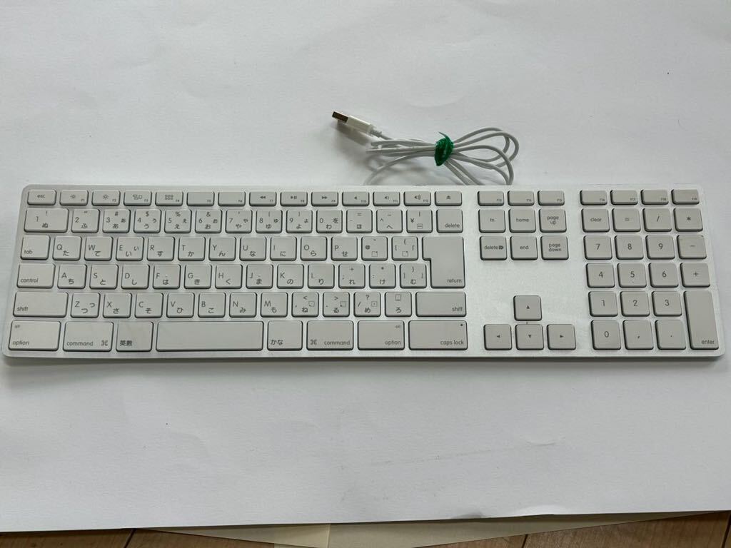 L049) アップル 純正 Apple Keyboard A1243 (テンキー付き) 日本語USBキーボード 中古　_画像1