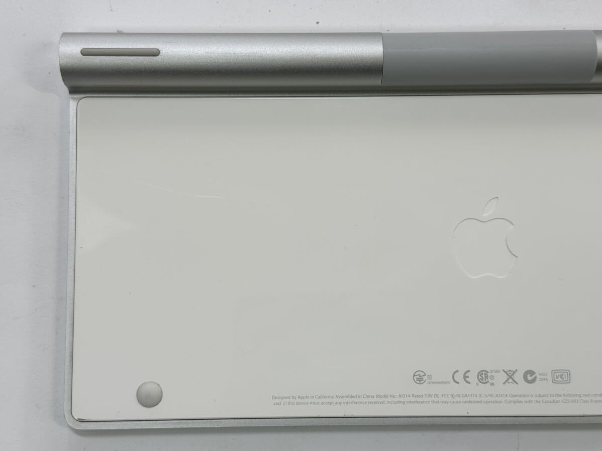 L084)Apple Wireess Keybord A1314 ワイヤレスキーボード テンキー無し 日本語 中古 通電確認済み_画像4