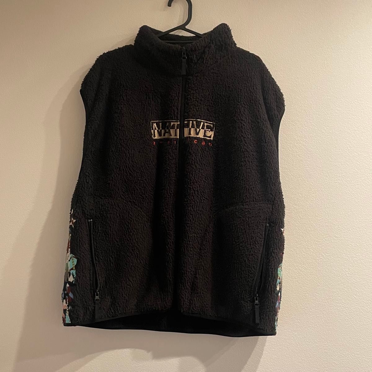 【doublet×WISM】カオス刺繍フリースベスト ブラック doublet×WISM】カオス刺繍フリースベストブラック